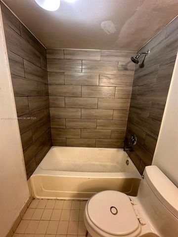 7110 NW 179th St 110, Hialeah, FL 33015