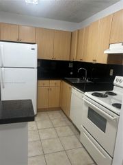 7110 NW 179th St 110, Hialeah, FL 33015