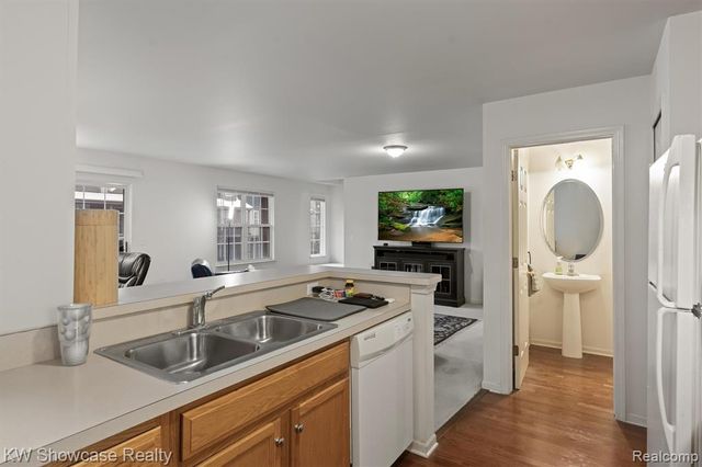 614 Napa Valley Drive 11, Milford, MI 48381