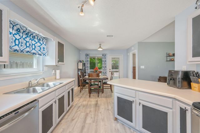 953 Pacific Silver Court, Fort Walton Beach, FL 32547