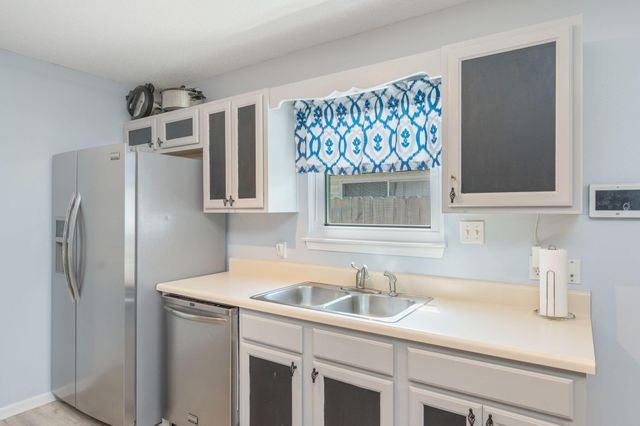 953 Pacific Silver Court, Fort Walton Beach, FL 32547