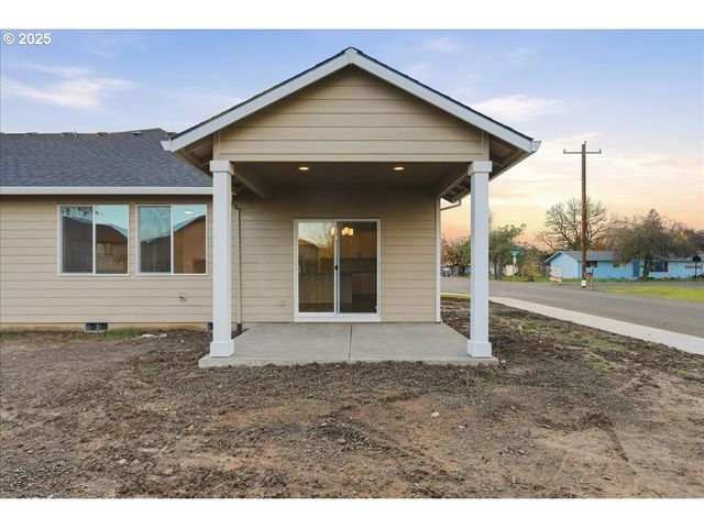 405 S Cedar St, Yamhill, OR 97148