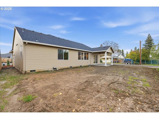 405 S Cedar St, Yamhill, OR 97148