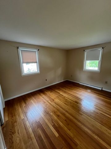 12 Hawthorne Rd, Holbrook, MA 02343