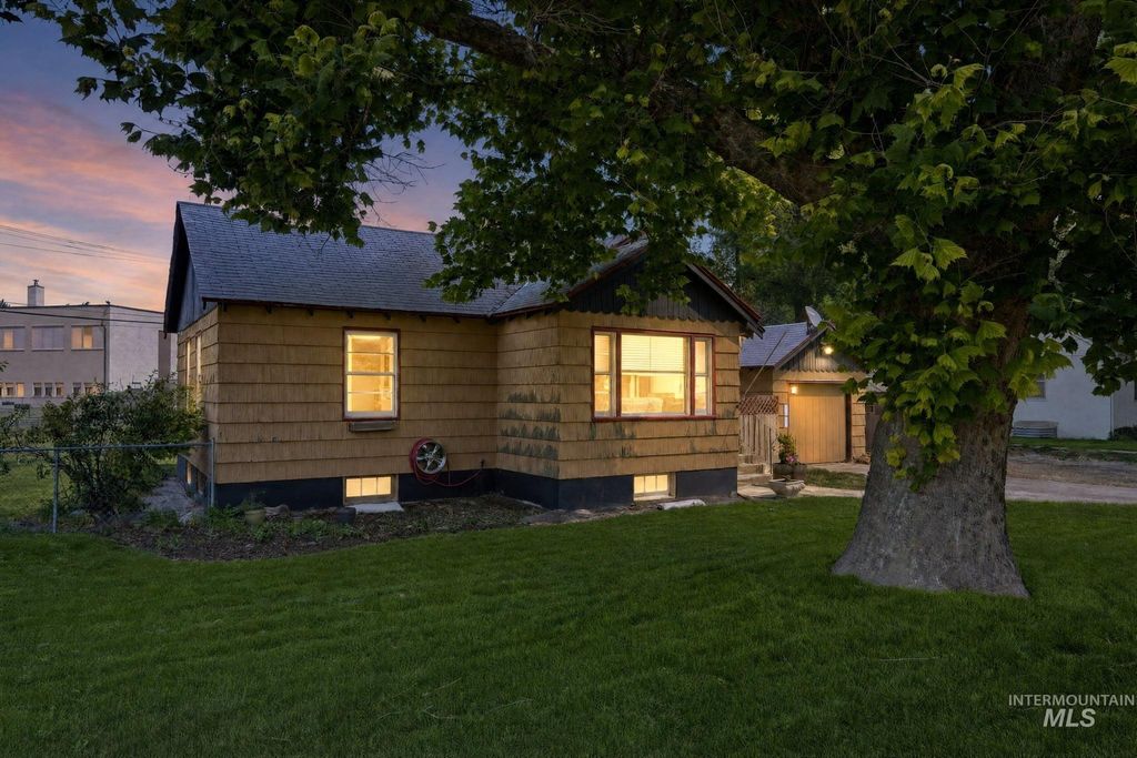 1107 E Logan Street, Caldwell, ID 83605 photo 2
