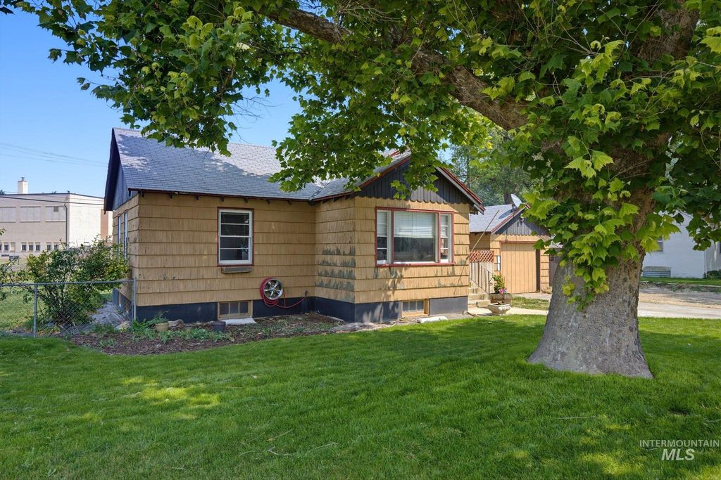 1107 E Logan Street, Caldwell, ID 83605 photo 4