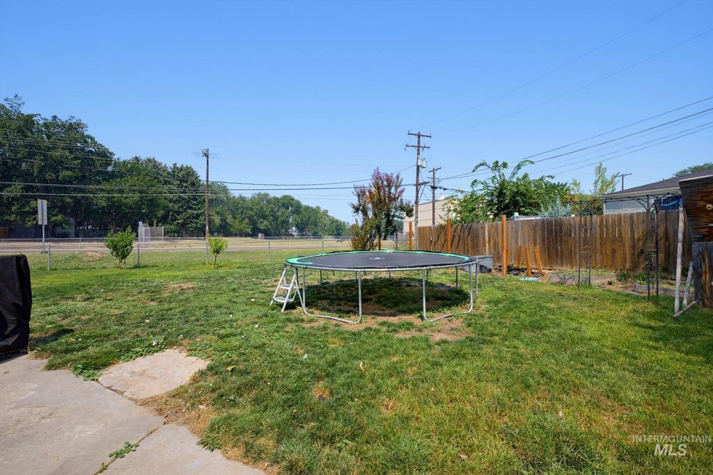 1107 E Logan Street, Caldwell, ID 83605 photo 5