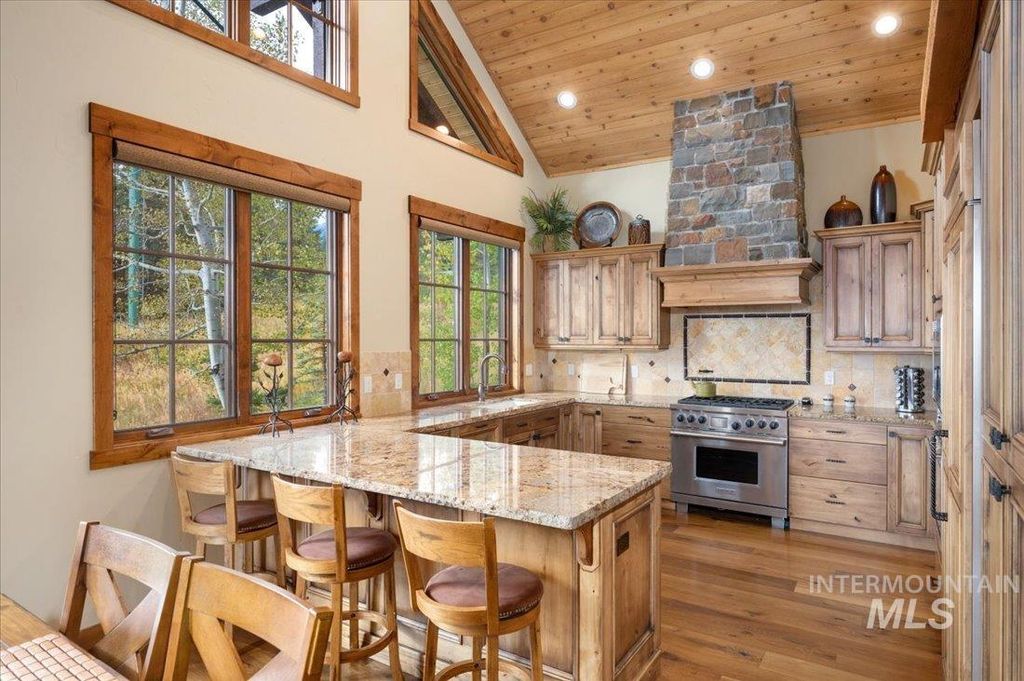 516 Whitewater Dr, Donnelly, ID 83615 photo 3