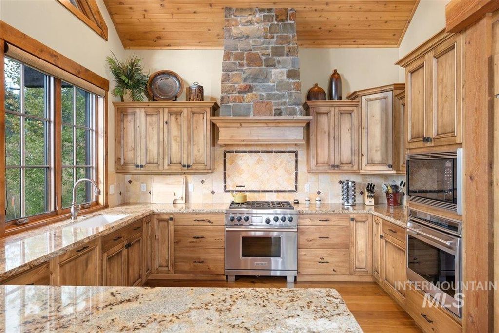 516 Whitewater Dr, Donnelly, ID 83615 photo 4