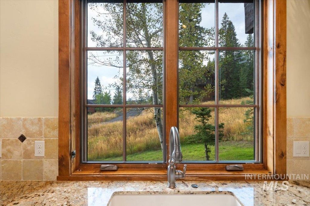 516 Whitewater Dr, Donnelly, ID 83615 photo 5