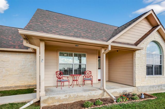 175 Creekwood DR, Gonzales, TX 78629