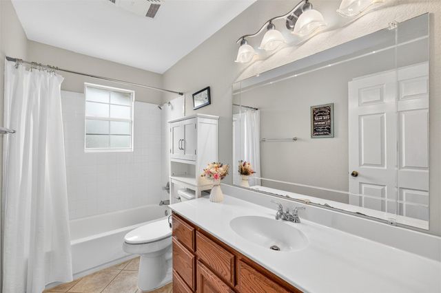 175 Creekwood DR, Gonzales, TX 78629