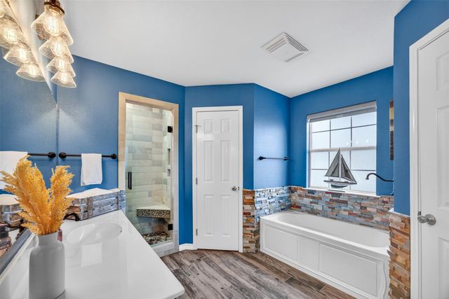 175 Creekwood DR, Gonzales, TX 78629