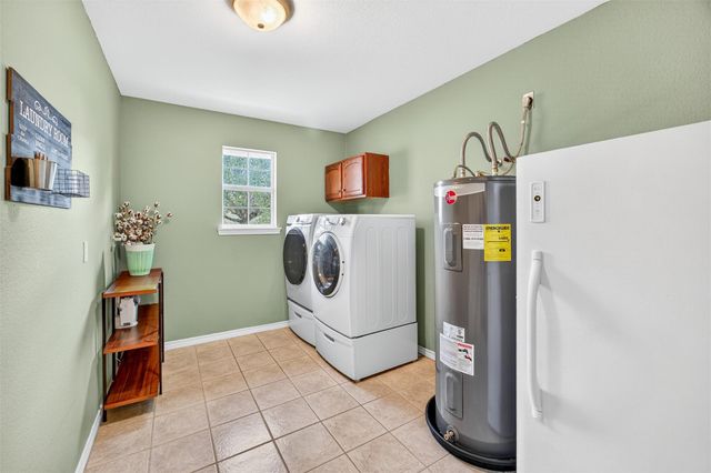 175 Creekwood DR, Gonzales, TX 78629