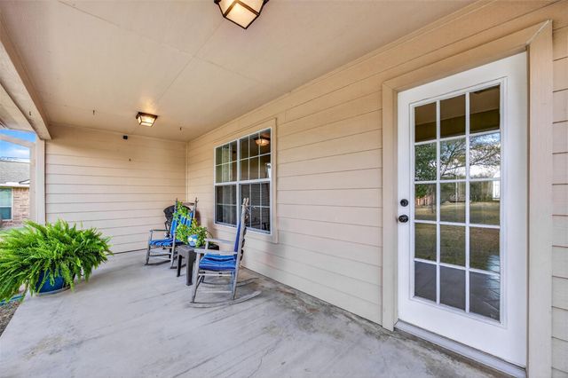 175 Creekwood DR, Gonzales, TX 78629