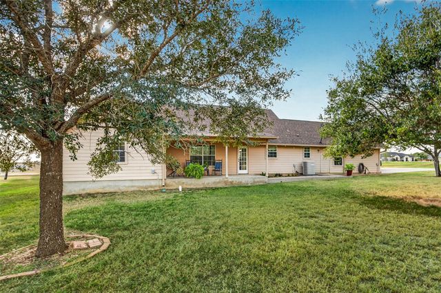175 Creekwood DR, Gonzales, TX 78629