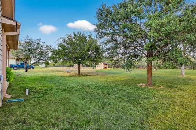 175 Creekwood DR, Gonzales, TX 78629