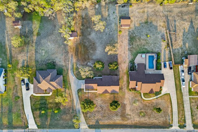 175 Creekwood DR, Gonzales, TX 78629