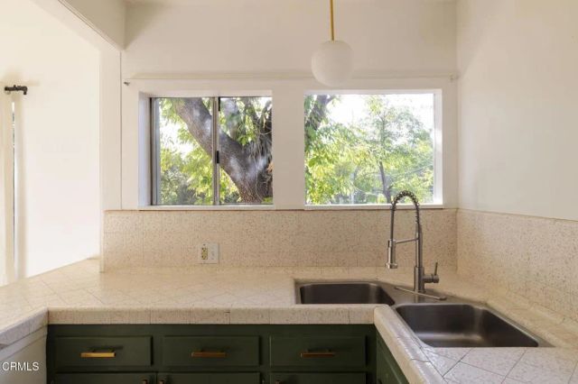 9900 Sunland Boulevard, Los Angeles, CA 91040