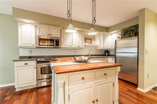 3 Colonial Circle, Perinton, NY 14450