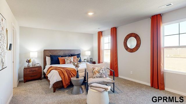 11989 S 114th Avenue, Papillion, NE 68046