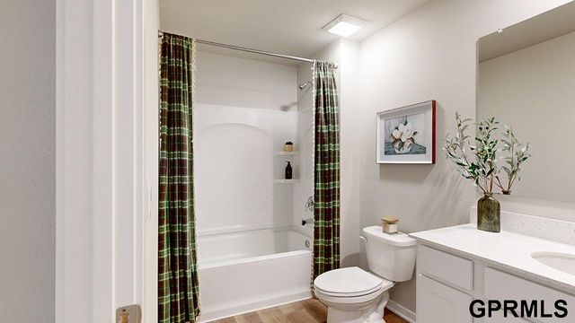 11989 S 114th Avenue, Papillion, NE 68046
