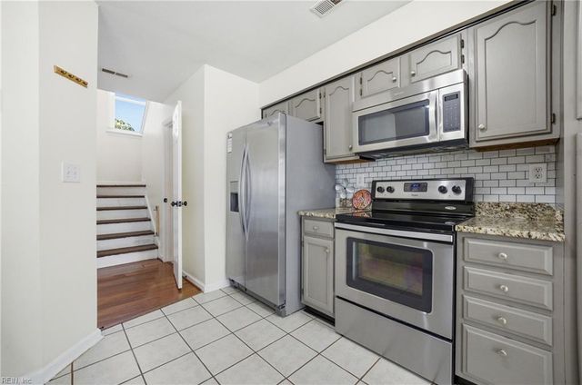 302 Bridge XING, Yorktown, VA 23692