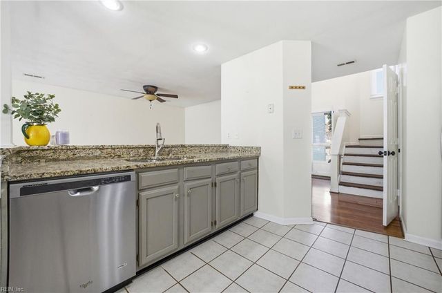 302 Bridge XING, Yorktown, VA 23692