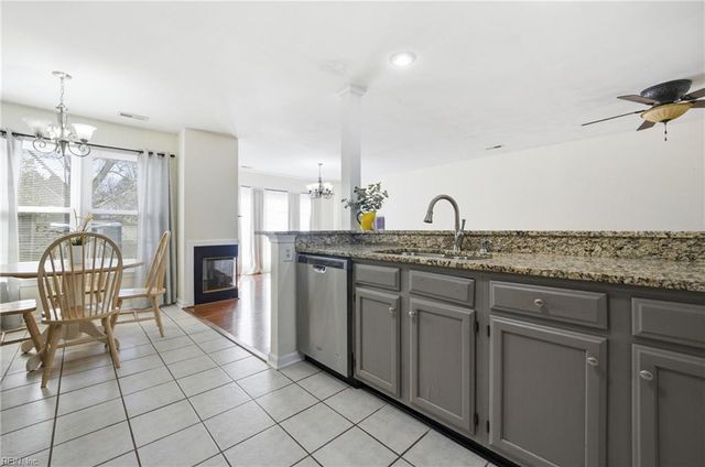 302 Bridge XING, Yorktown, VA 23692