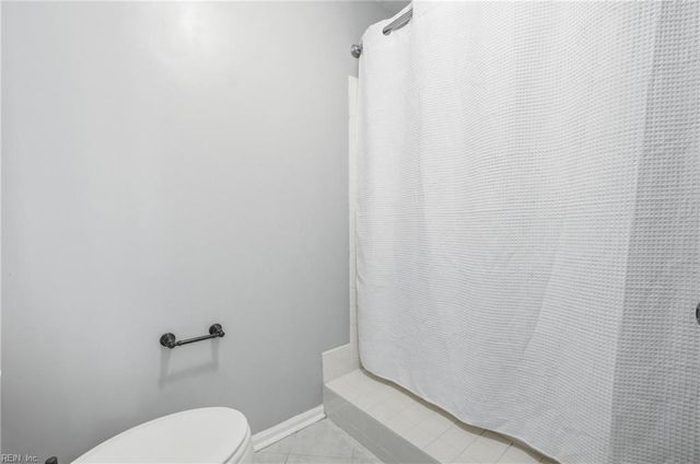 302 Bridge XING, Yorktown, VA 23692