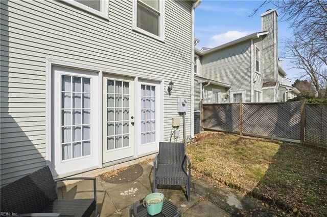 302 Bridge XING, Yorktown, VA 23692