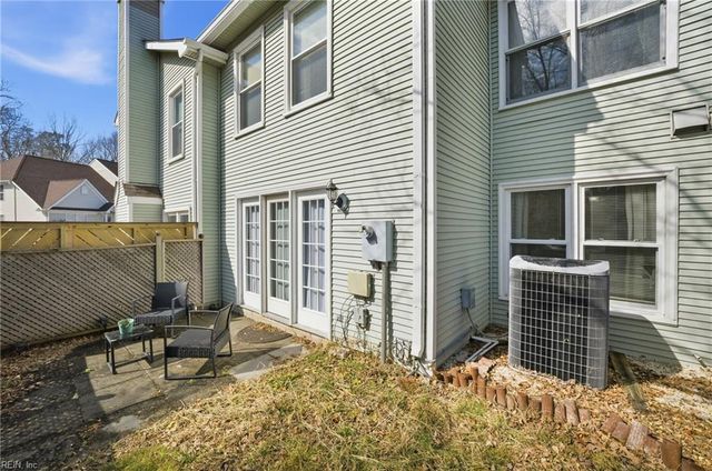 302 Bridge XING, Yorktown, VA 23692