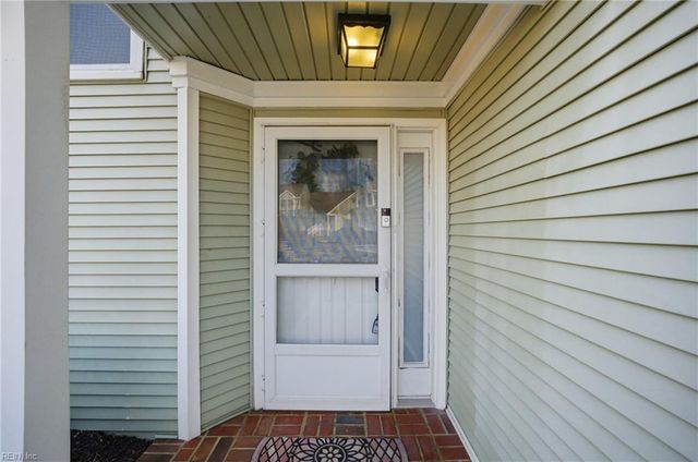 302 Bridge XING, Yorktown, VA 23692