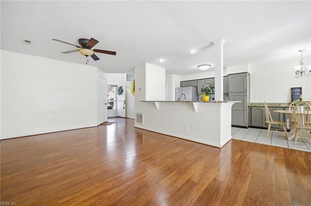 302 Bridge XING, Yorktown, VA 23692