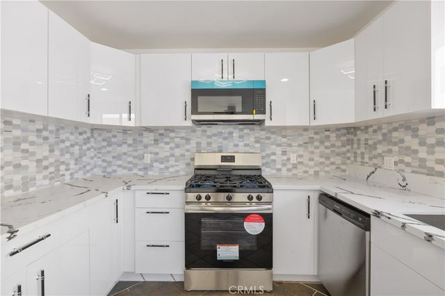 7550 Zombar 11, Van Nuys, CA 91406