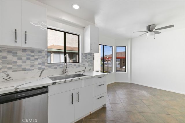 7550 Zombar 11, Van Nuys, CA 91406