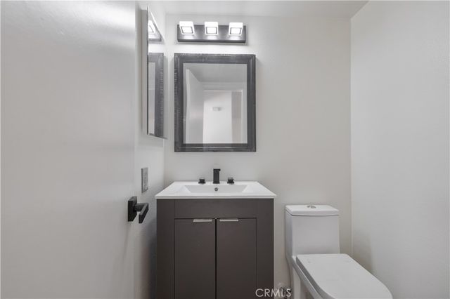 7550 Zombar 11, Van Nuys, CA 91406