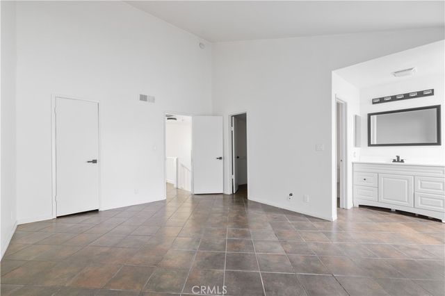 7550 Zombar 11, Van Nuys, CA 91406