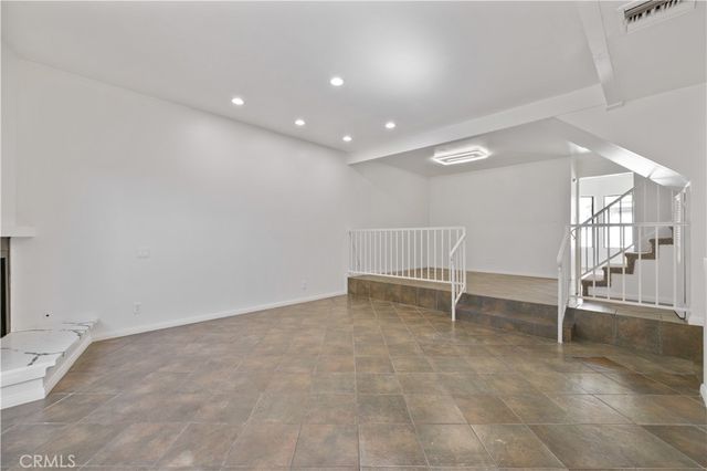 7550 Zombar 11, Van Nuys, CA 91406