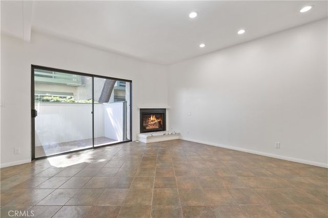 7550 Zombar 11, Van Nuys, CA 91406