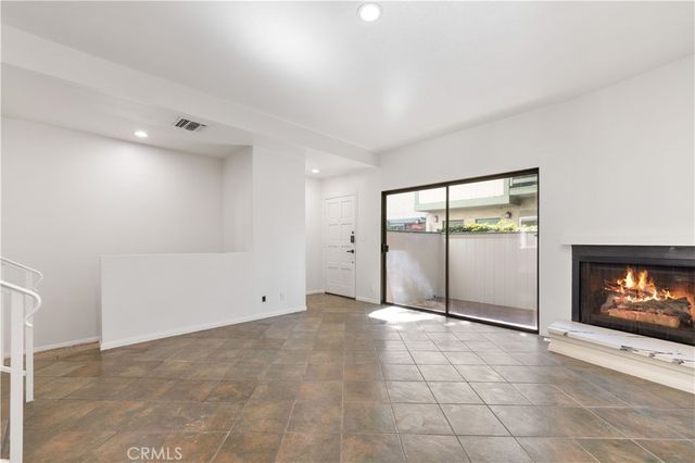 7550 Zombar 11, Van Nuys, CA 91406