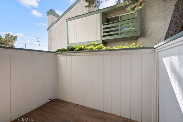 7550 Zombar 11, Van Nuys, CA 91406