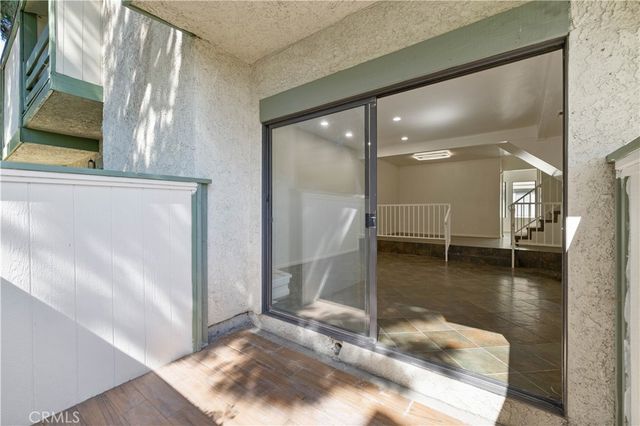 7550 Zombar 11, Van Nuys, CA 91406