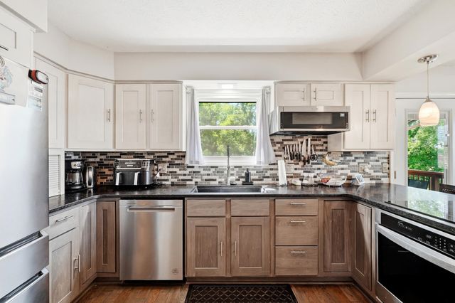 27 Hickory Drive, Barboursville, WV 25504
