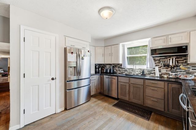 27 Hickory Drive, Barboursville, WV 25504