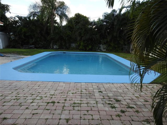 7611 SENRAB DRIVE, Bradenton, FL 34209