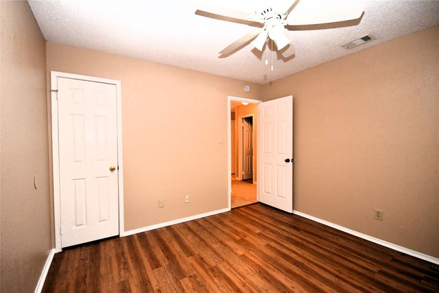 2906 Kingswood Drive, Garland, TX 75040