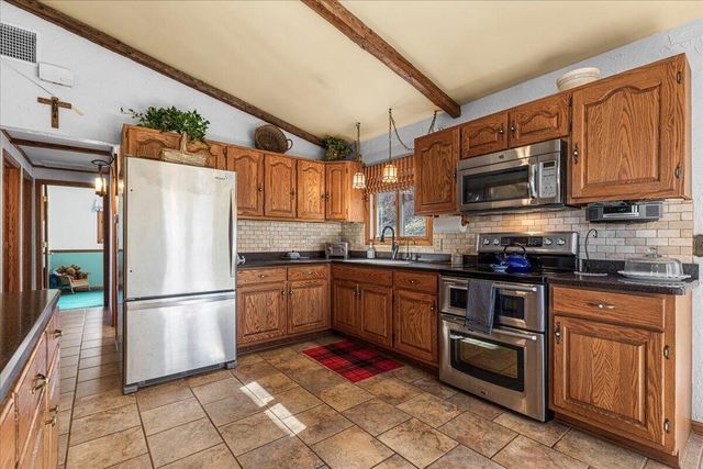 295 Hartford ROAD, Slinger, WI 53086