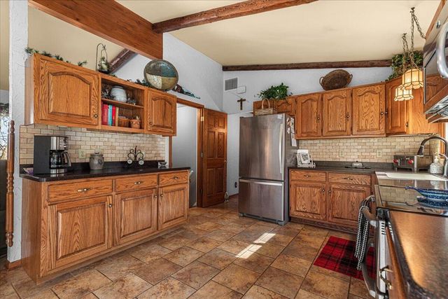 295 Hartford ROAD, Slinger, WI 53086