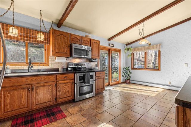 295 Hartford ROAD, Slinger, WI 53086